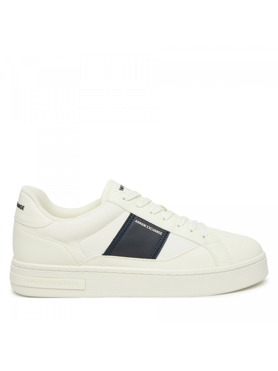 Sneakersy Armani Exchange XUX241 XV911 U388 Bílá